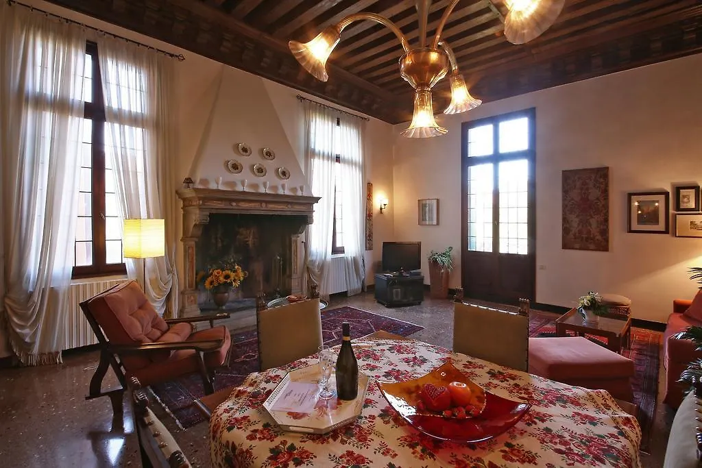 Appartamenti Inside Palazzo Foscarini Italy
