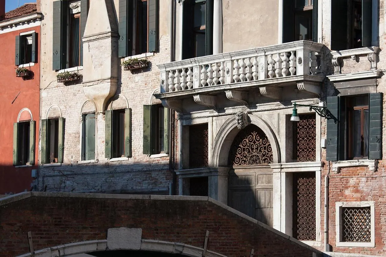 Appartamenti Palazzo Foscarini . Venezia 0*,  Italia